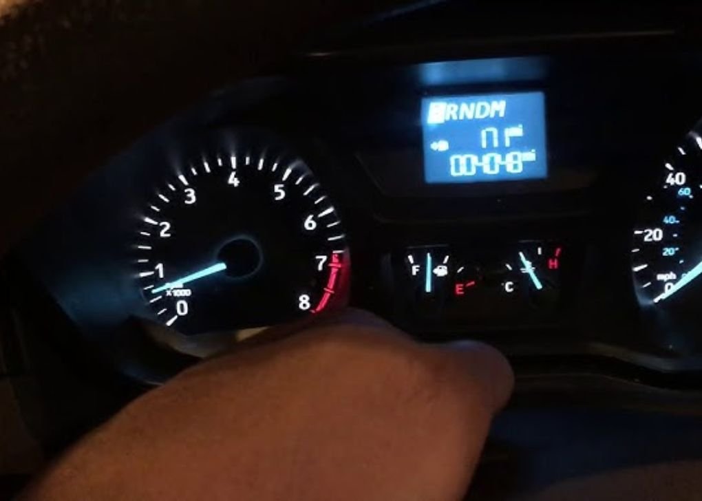 why does my rpm go up and down while parked